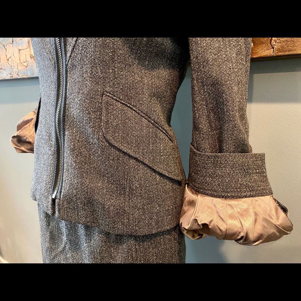 Stunning and unique 2-piece BCBG MaxAzria suit - CHECK THE SLEEVES OUT 😉 - Picture 7 of 14